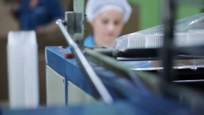 depositphotos_124005308-stock-video-woman-packs-plastic-containers-for